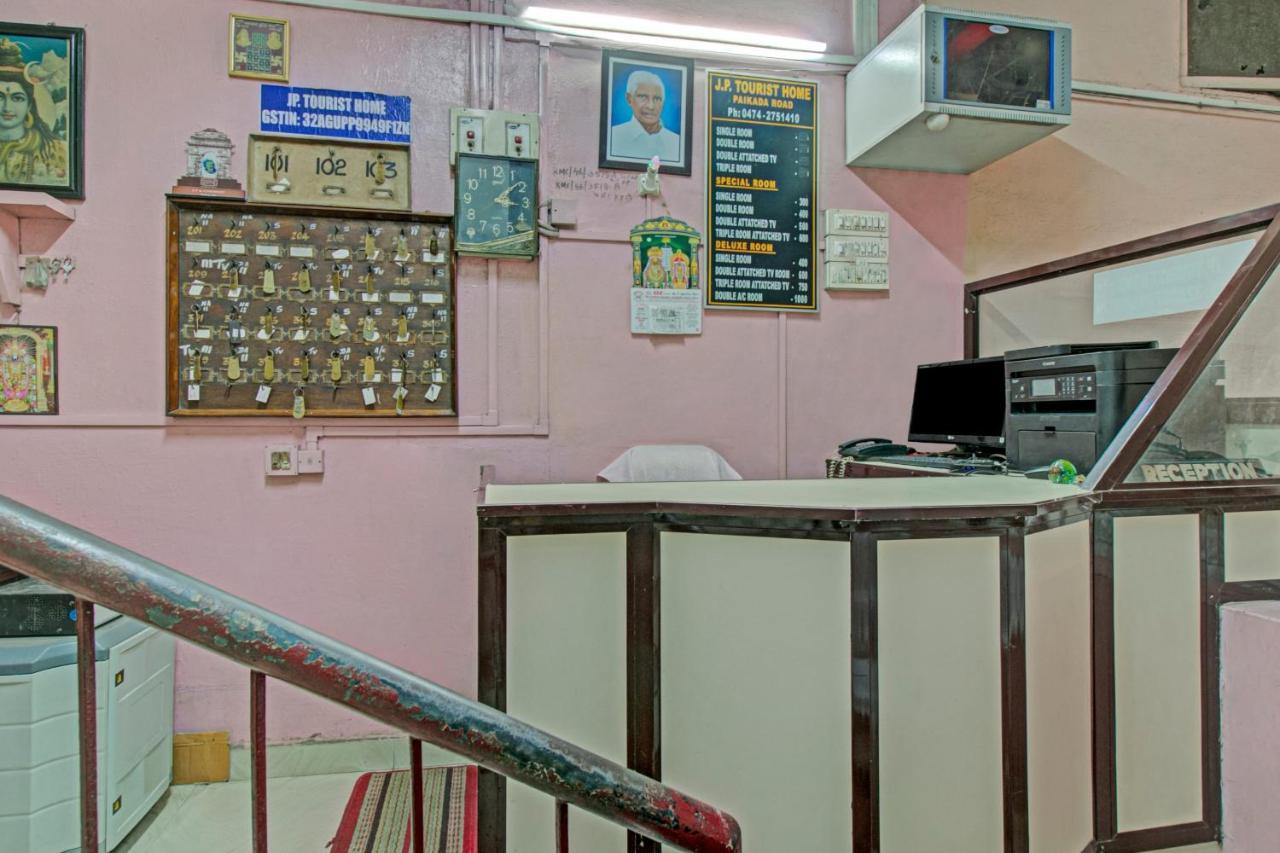 Spot On J P Tourist Home Kollam Extérieur photo