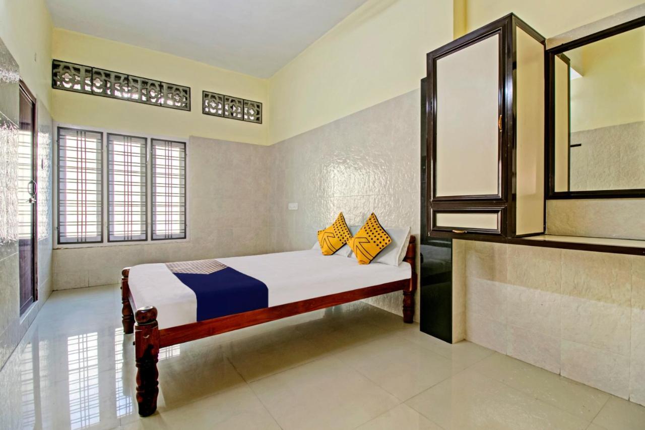 Spot On J P Tourist Home Kollam Extérieur photo