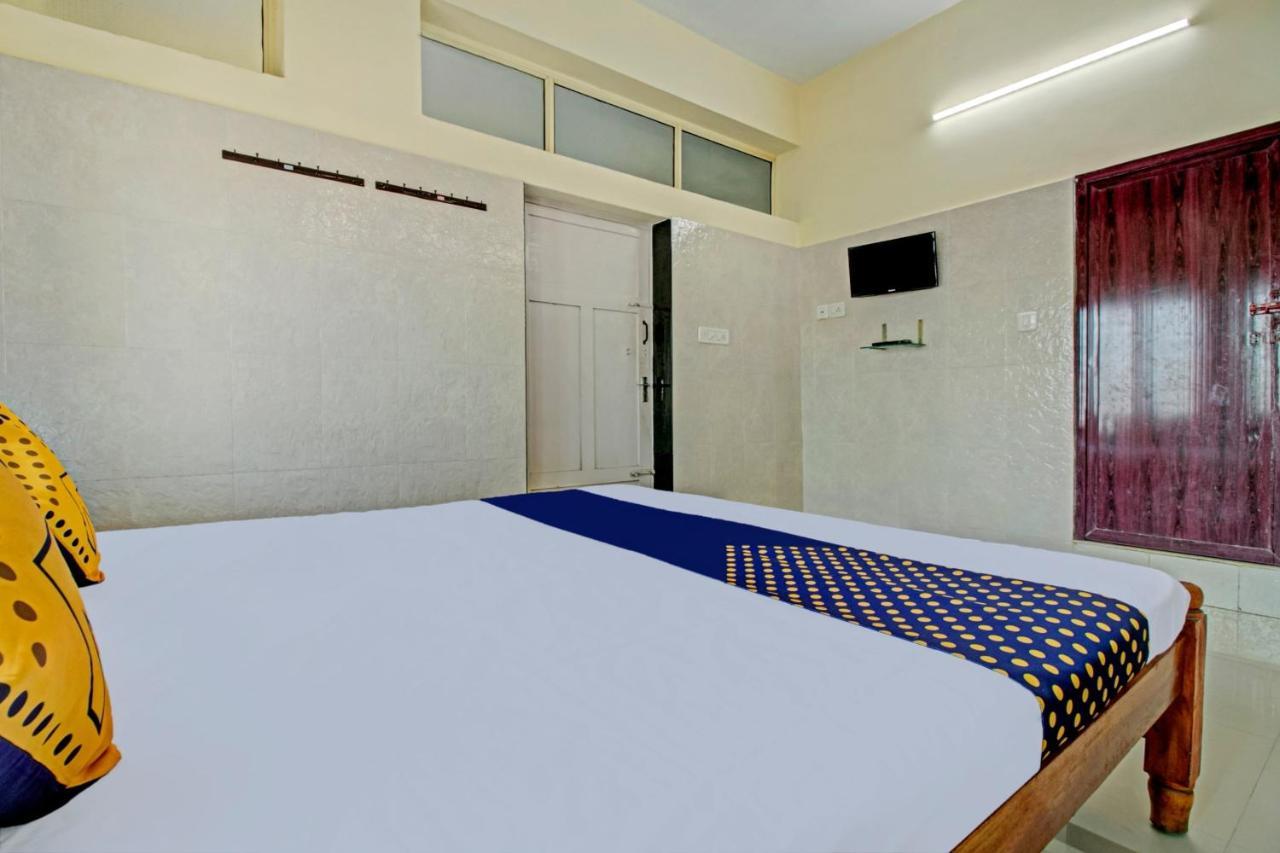 Spot On J P Tourist Home Kollam Extérieur photo