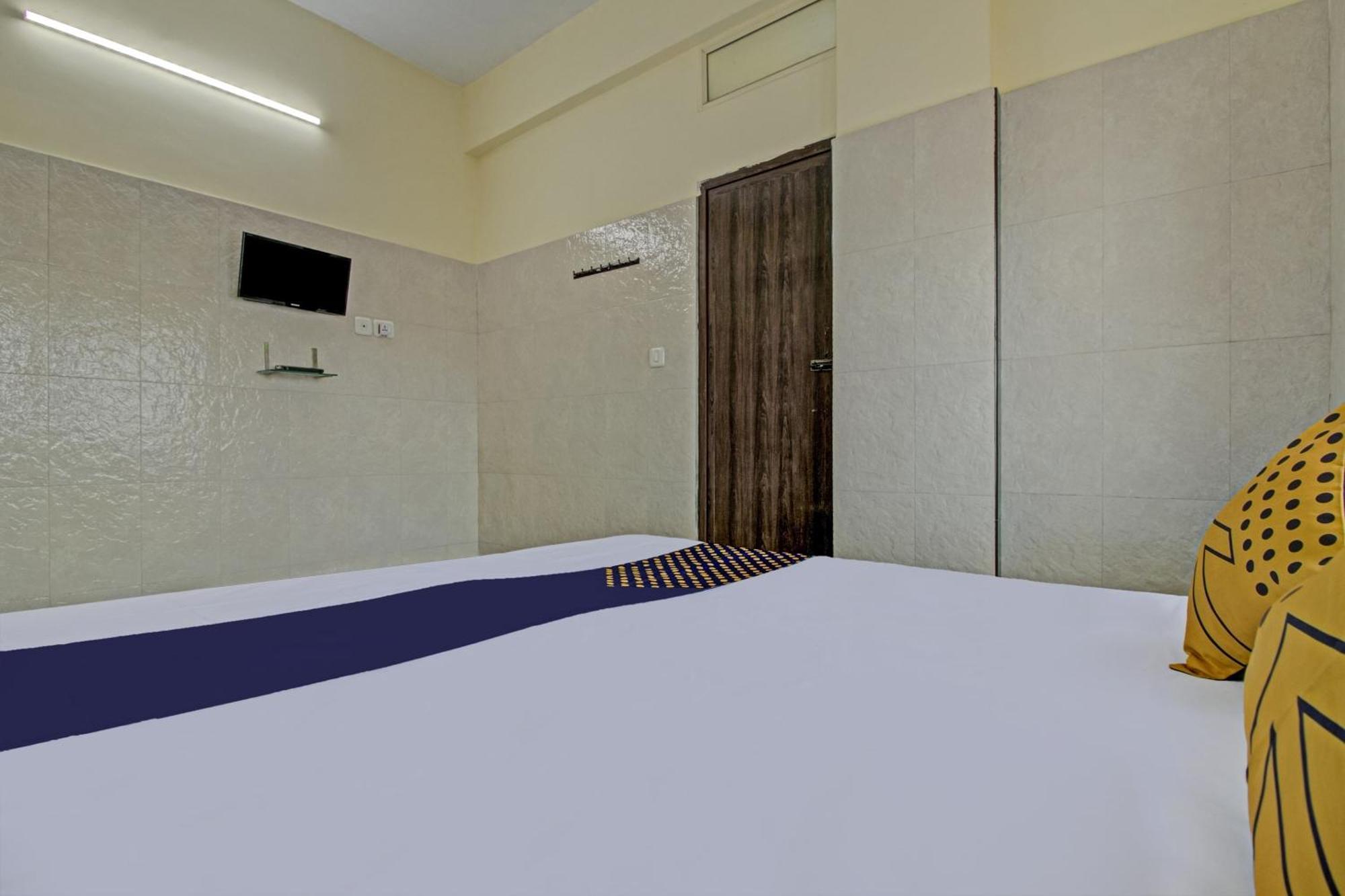 Spot On J P Tourist Home Kollam Extérieur photo